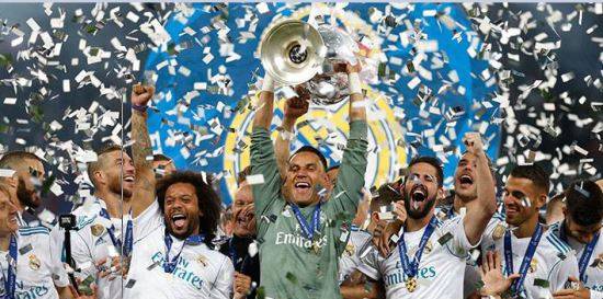 사진 = 3번째 챔피언스리그 우승 트로피를 드는 케일러 나바스.