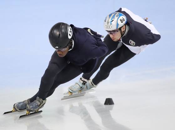 (강릉=연합뉴스) 임헌정 기자 = 미국 첫 흑인 여자 스케이팅 선수인 마메 바이니가 2일 강원도 강릉의 2018평창동계올림픽 쇼트트랙 훈련장에서 훈련하고 있다.