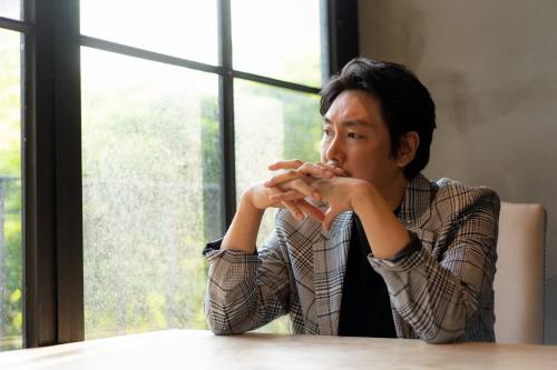 배우 조진웅이 영화 "독전"에서 선보인 마약 연기에 대해 언급했다.