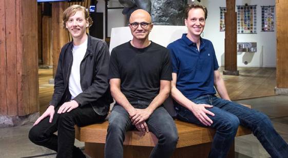 왼쪽부터 크리스 완스트래스(Chris Wanstrath) 깃허브 현(現) CEO, 사티아 나델라(Satya Nadella) MS CEO, 깃허브 새 CEO가 된 냇 프리드먼(Nat Friedman)이 샌프란시스코 깃허브 본사에서 함께 기념촬영을 했다. /마이크로소프트 제공