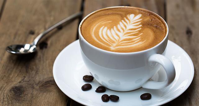 많은 사람들이 매일 섭취하는 기호식품 ‘커피’. 최근 미국 연구진이 적정량의 카페인을 섭취할 수 있도록 도와주는 수학 알고리즘을 개발하고 이를 적용한 스마트폰 애플리케이션을 개발 중이다. 사이언스 제공