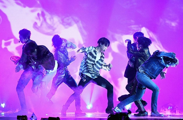방탄소년단은 미국 빌보드뮤직어워드에서 ‘페이크 러브’의 컴백 무대를 가졌다./빌보드