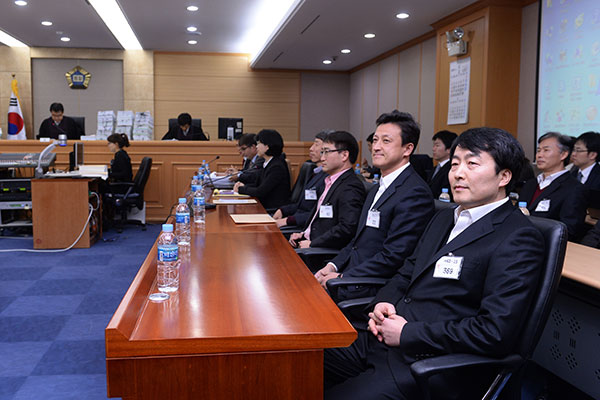 ⓒ연합뉴스 2014년 8월11일 이석기 의원(맨 오른쪽)에 대한 항소심 선고 재판이 열렸다.