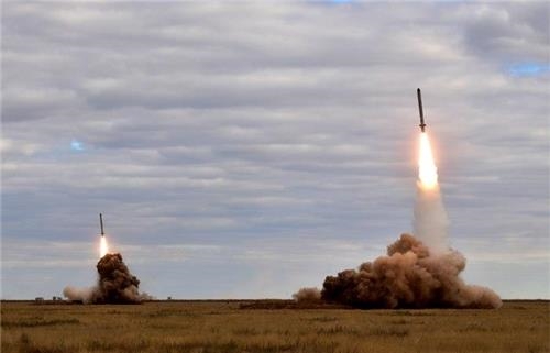 지난 2016년 러시아 남부 아스트라한주의 훈련장에서 이스칸데르-M 미사일을 발사하는 장면 [타스=연합뉴스]