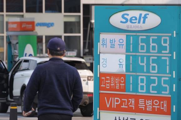 국제 유가 상승에 따라 석유·석탄제품 등 수입물가가 큰 폭으로 올랐다./조선일보 DB