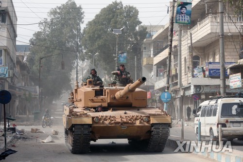 시리아 북서부 아프린에 들어서는 터키군 탱크 [신화=연합뉴스 자료사진]