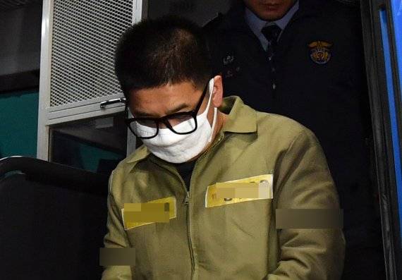 지난 2월 1심 법원에서 사형 선고를 받은 이영학의 모습. 이영학은 여중생을 살해하고 암매장한 혐의로 사형선고를 받았으며, 당시 일부 국민들은 이영학에게 사형 선고는 물론 집행을 요구하기도 했다. 사진=FNDB