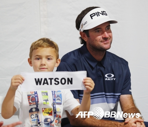 PGA 투어 트래블러스 챔피언십 우승자 버바 왓슨과 아들 케일럽. ⓒAFPBBNews = News1