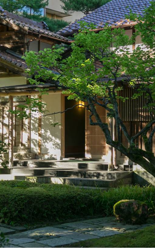 이시카와현에 위치한 1300년된 료칸 호쇼이.