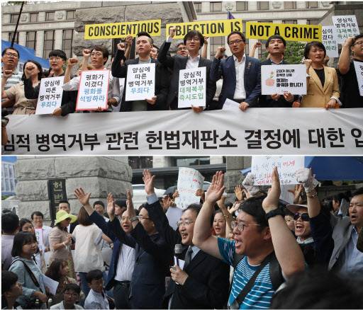 종교적 신념이나 양심을 이유로 입영을 거부한 사람을 처벌하는 병역법 조항이 헌법에 어긋나지 않는다는 헌법재판소 판단이 나왔다. 헌재는 28일 병역법 88조 1항의 위헌 여부를 판단해달라며 양심적 병역거부자와 법원이 낸 헌법소원ㆍ위헌법률심판 사건에서 재판관 4(합헌) 대 4(위헌) 대 1(각하) 의견으로 합헌 결정했다. 사진은 28일 헌재 앞에서 헌재의 결정에 대체복무 법안을 촉구하는 기자회견(위사진)과 병역거부자 처벌 합헌을 주장하는 기자회견(아래사진)의 모습. (사진=연합뉴스)