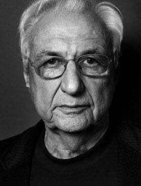 해체주의 건축 방식으로 '댄싱 하우스'를 지은 프랭크 게리. /artisanarchitecture.com