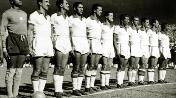 1950년 당시 우루과이와 경기를 앞둔 브라질 축구대표팀 선수들. 사진제공｜FIFA