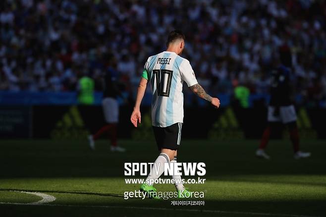 ▲ 메시의 쓸쓸한 뒷 모습