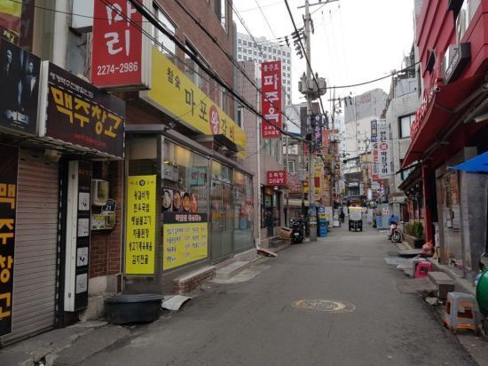 서울의 한 먹자골목.