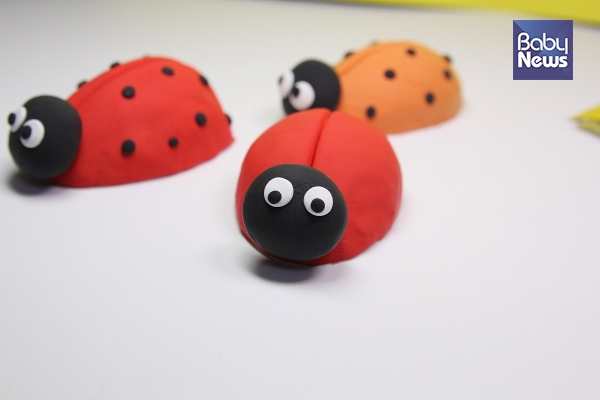 클레이로 무당벌레 만들기. ⓒ허진