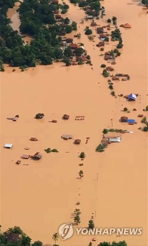 보조댐 사고로 물에 잠긴 라오스 마을[AFP=연합뉴스]