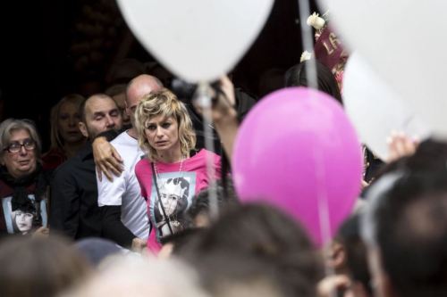 살인 사건의 피해자 마스트로피에스트로의 엄마가 지난 5월 로마에서 열린 장례식에 참석한 모습. EPA통신