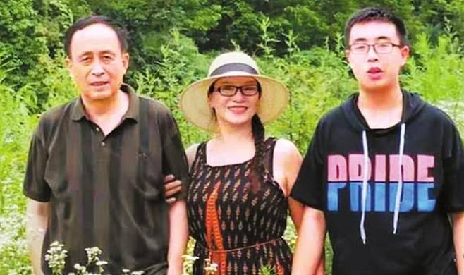 부부는 아들의 대학 진학을 위해 2주 안에 인근 아파트로 이사를 갈 예정이다.