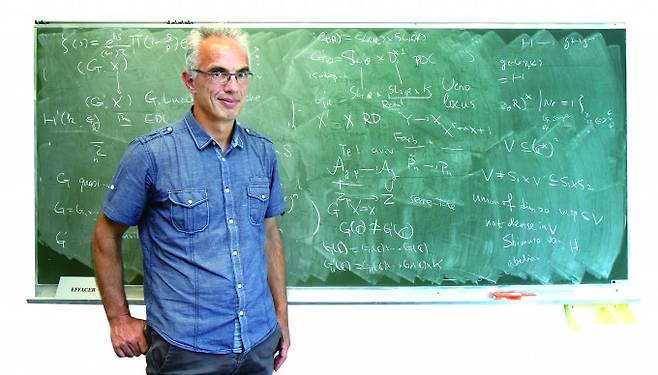 엠마누엘 윌모 연구소장은 2013년부터 IHÉS 연구소장을 맡고 있다. 미국 프린스턴 고등과학원을 비롯해 중국과 브라질 등 다양한 국가의 과학 기관에서 경력을 쌓았으며, 2006년에는 프랑스 과학 아카데미에서 수여하는 ‘엘리 카르탕상’을 받았다. - 조혜인 기자 제공