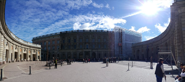 현재 스웨덴 국왕이 집무를 하는 스웨덴 왕궁. 스웨덴 국왕은 유럽의 다른 입헌군주국 중에서도 가장 권한이 약하다. (사진 = 이석원)