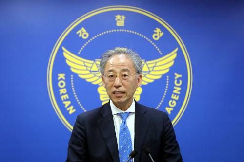 유남영 경찰청 인권침해 사건 진상조사위원장이 5일 오전 서울 서대문구 미근동 경찰청 브리핑룸에서 지난 6개월간 조사한 용산 참사 사건 조사결과를 발표하고 있다.