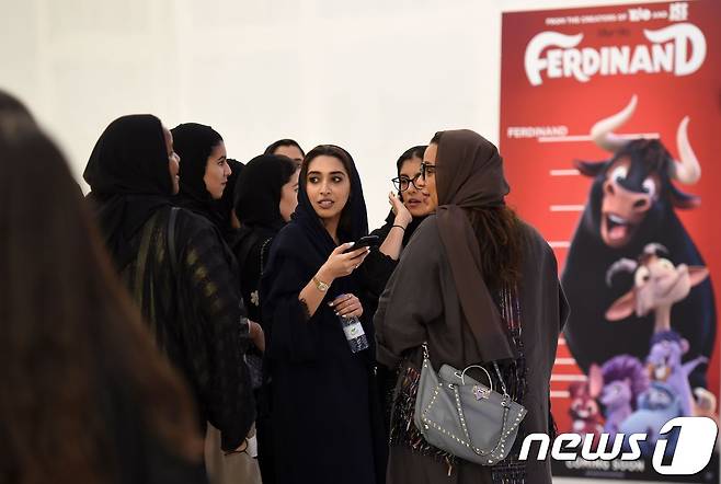 영화관에 모인 사우디 여성들의 모습 <자료사진> © AFP=뉴스1