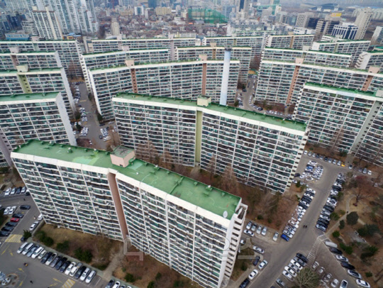 서울의 대표적인 재건축단지인 은마아파트 전경