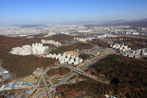 그린벨트를 풀어 개발한 서울 강남구 강남지구. 94만㎡ 부지에 6700여가구가 들어섰다.
