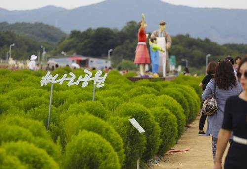 나리공원은 수도권 대표축제로 자리매김하는 중이다.(성연재)