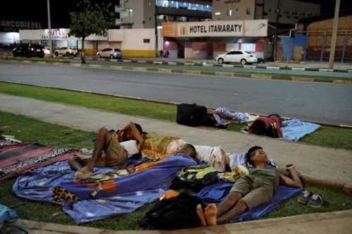브라질 북부 호라이마 주 보아 비스타 시에서 노숙생활을 하는 베네수엘라 난민들 [브라질 뉴스포털 UOL]