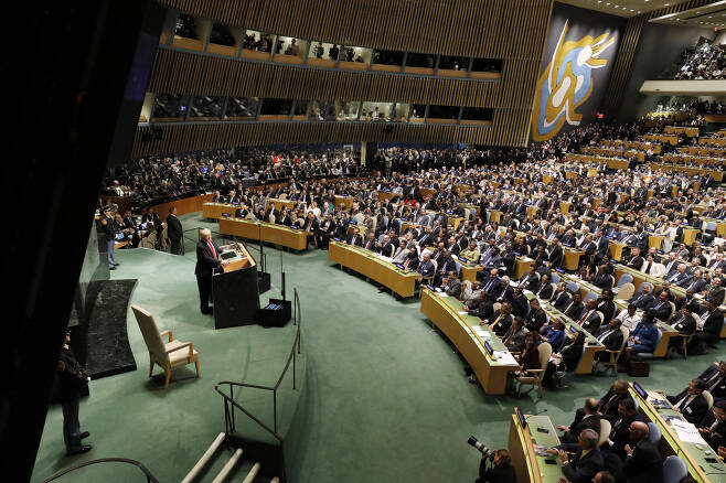 도널드 트럼프 미국 대통령이 25일(현지시간) 미국 뉴욕 유엔본부에서 열린 유엔 총회에서 연설을 하고 있다. [EPA=연합뉴스]