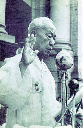 1948년 7월24일 대통령 취임식에서 선서하는 이승만. <한겨레> 자료사진