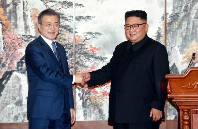 문재인 대통령과 김정은 국무위원장. (사진=평양사진공동취재단)