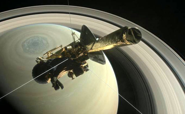지난해 9월 카시니호가 20년간의 임무를 마치고 토성의 고리 속에서 보내온 마지막 자료를 분석한 결과 토성 고리에서 유기물과 물 등 생명활동에 주요한 물질이 존재하는 것으로 확인됐다. 미국항공우주국(NASA) 제공