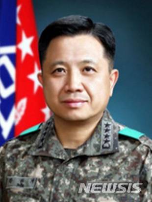 【서울=뉴시스】박한기 합동참모본부 의장 후보자는 5일 한반도 안보환경의 불확실성에 대비할 수 있는 강한 군대를 만들겠다는 뜻을 밝혔다. 박 후보자는 이날 오전 국회에서 열린 인사청문회 모두발언에서 "지금 한반도 안보상황은 평화와 번영으로 나아가기 위한 대전환기에 있다"며 이같이 말했다. 2018.10.05. (사진=국방부 제공)photo@newsis.com