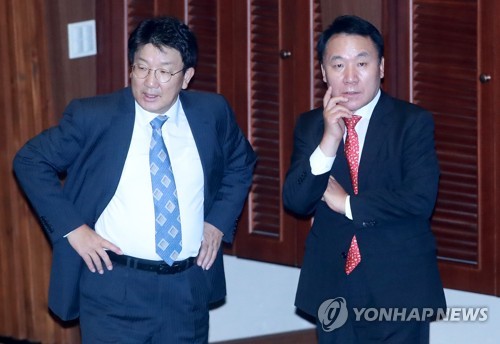 권성동(왼쪽)·염동열 의원 [연합뉴스 자료사진]