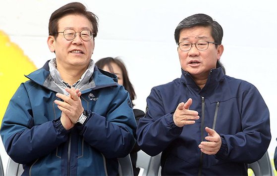 6·13 경기지사 선거 당시 더불어민주당 이재명 전 성남시장(왼쪽)과 전해철 의원. [뉴스1]
