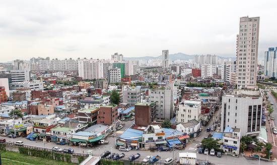 연말까지 서울·수도권 재개발 구역에서 새 아파트가 대거 분양된다. 사진은 재개발 사업지가 있는 서울 동대문구 용두동 일대. <매경DB>