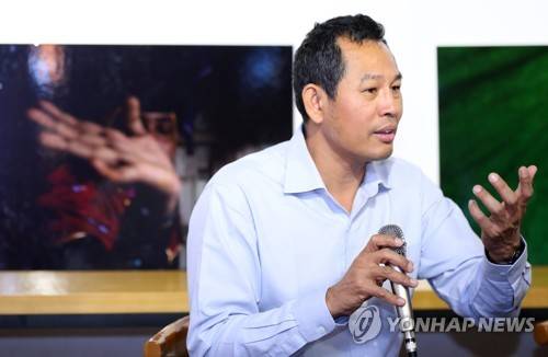 로힝야 사태에 대해 이야기하는 마웅 자니 (서울=연합뉴스) 김도훈 기자 = 미얀마 버마족이면서 로힝야 박해와 학살에 대해 연구해온 활동가 마웅 자니가 22일 오후 서울 종로구 참여연대에서 로힝야 사태에 대해 이야기하고 있다. 2018.10.22 superdoo82@yna.co.kr (끝)