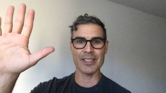 팝업북 작가(페이퍼 엔지니어·종이 기술자) 매튜 레인하트가 소년중앙과의 인터뷰에 응했다.