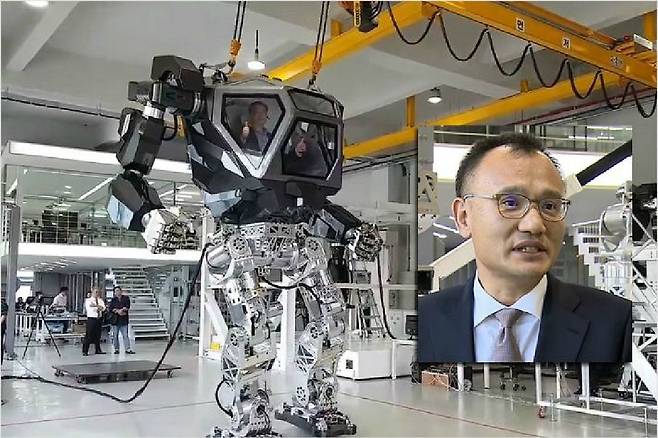한국미래기술이 개발중인 산업용 로봇 '메소드(Method)'와 양진호 회장