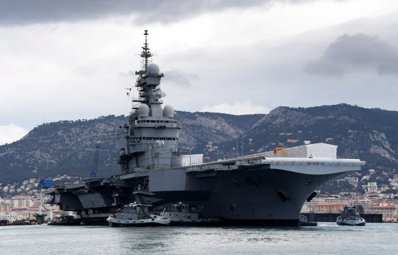 프랑스 남부 툴룽에 정박해 있는 항공모함 ‘샤를 드골’호툴룽 AFP 연합뉴스