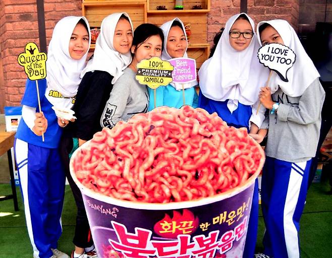 인도네시아 현지에서 청소년들을 대상으로 진행됐던 프로모션. 삼양식품 제공