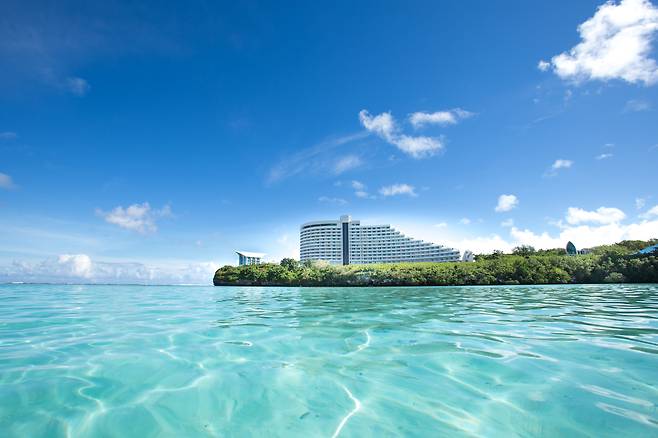 투몬만에서 닛코 괌 호텔을 바라본 모습. (PHR코리아 제공) © News1