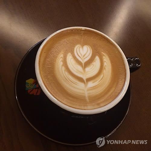 카페 라테 [연합뉴스 자료 사진]  특정 브랜드 혹은 제품과 관련 없는 참고용 자료 사진임
