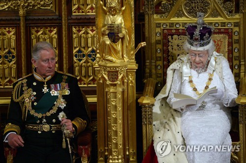 영국 엘리자베스 2세 여왕과 찰스 왕세자 [AFP=연합뉴스]