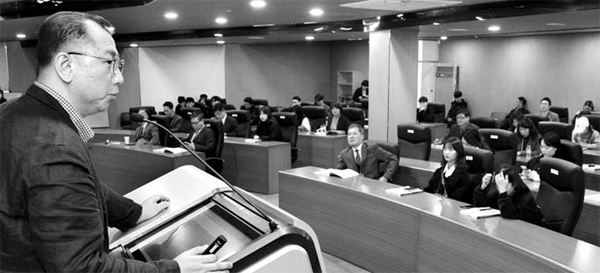 9일 한국벤처창업학회가 주최한 `2018 추계학술대회`에서 토론하고 있는 모습. [이승환 기자]