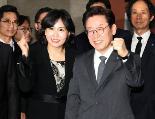 이재명 경기지사(오른쪽)와 부인 김혜경씨. 연합뉴스