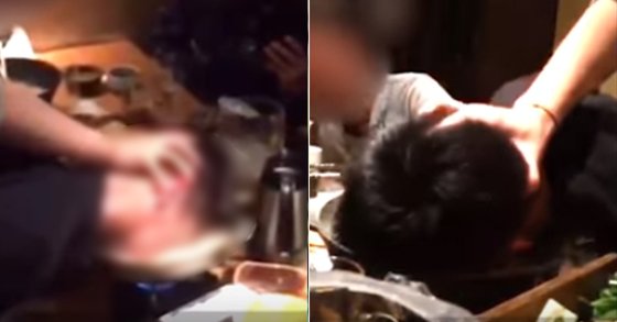 일본 주간지 데일리신초가 공개한 영상 캡처. 지난 2015년 일본의 한 연예기획사 사장이 직원 얼굴을 끓는 냄비에 넣게 하는 영상이 공개돼 논란이 일고 있다. [데일리신초 유튜브 영상 캡처]