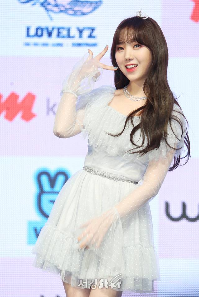 러블리즈 Kei가 26일 오후 서울 광진구 예스이십사라이브홀에서 열린 러블리즈 미니 5집 ‘생츄어리(SANCTUARY)’ 미디어 쇼케이스에 참석해 포토타임을 갖고 있다.